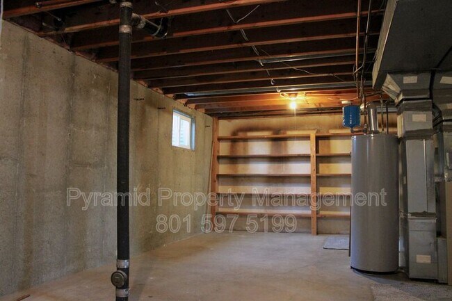 Building Photo - 825 E 760 N