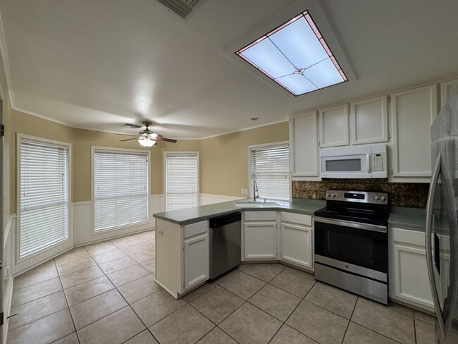 Building Photo - Eagle Creek Subdivision