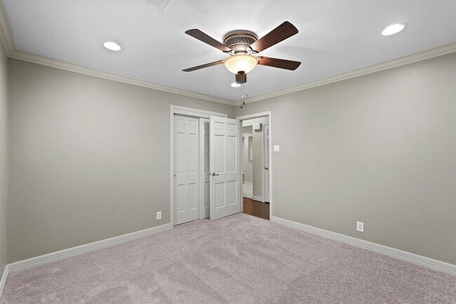 Building Photo - 5618 Bankside Dr