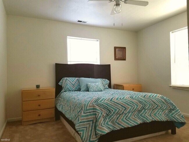 Building Photo - 4 br, 2 bath Duplex - 871 W 41st St by ODU...