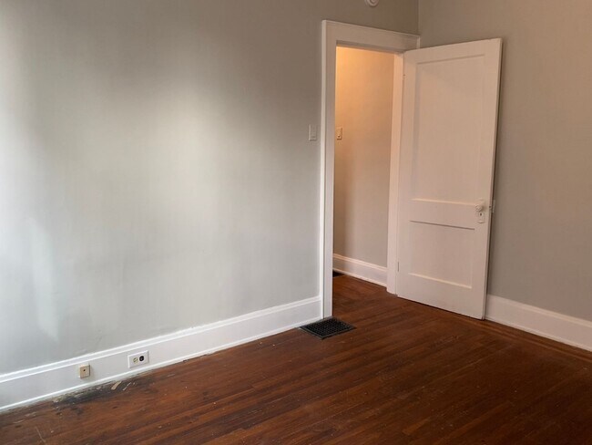 Building Photo - 4226 W 8th St