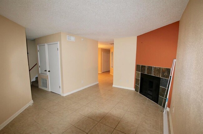 Building Photo - 3808 Landmark Dr
