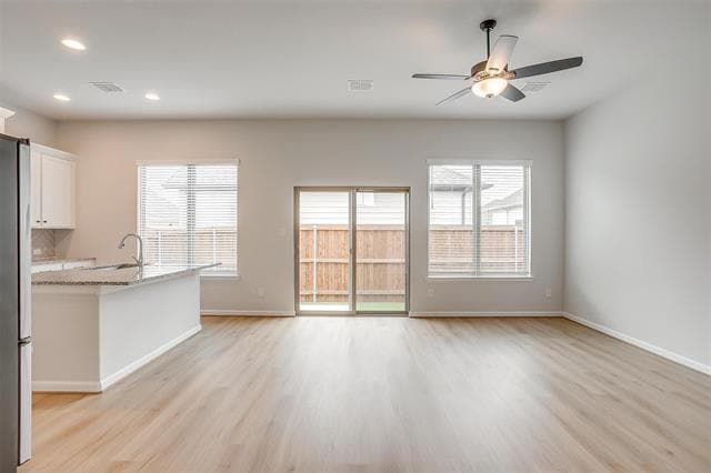 Building Photo - 6138 Lavanda Ave