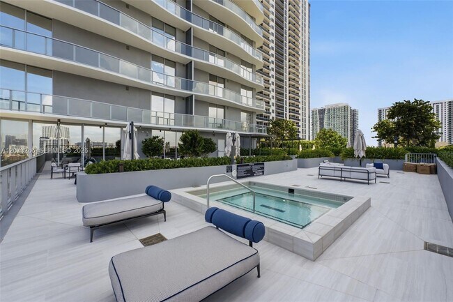 Building Photo - 1400 Biscayne Blvd