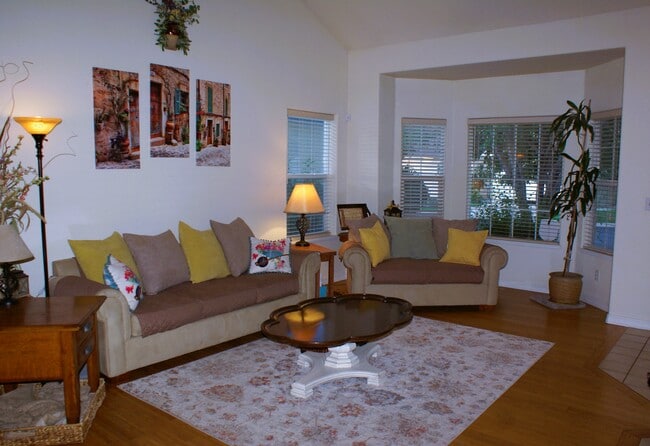 Building Photo - 3245 Chestnut Glen Ln