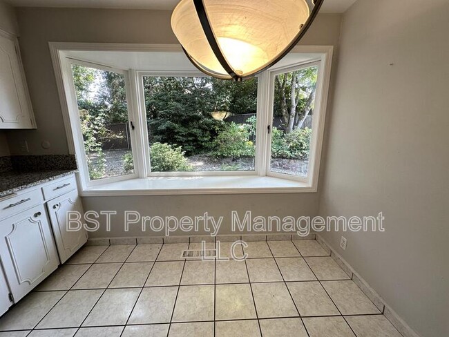 Building Photo - 1458 Greenwood Dr NE
