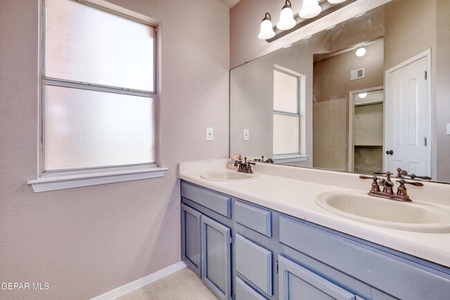 Building Photo - 12209 Chato Villa Dr