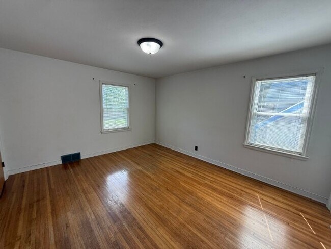 Building Photo - 1725 Randolph Ave