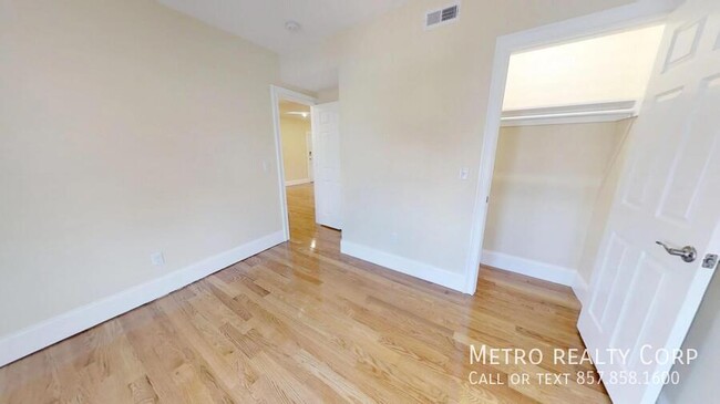 Building Photo - Spacious 4-Bed, 2-Bath Near Porter Square ...