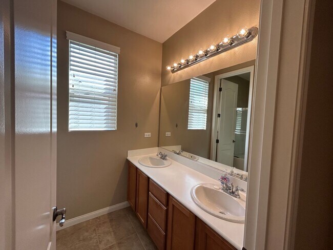 Building Photo - 15005 Via Messina Dr