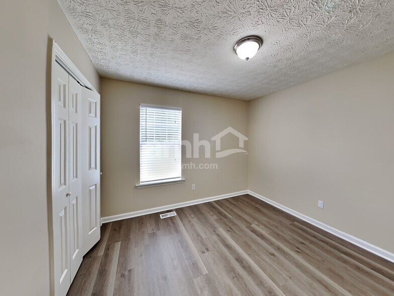 Building Photo - 446 Thornbrooke Dr