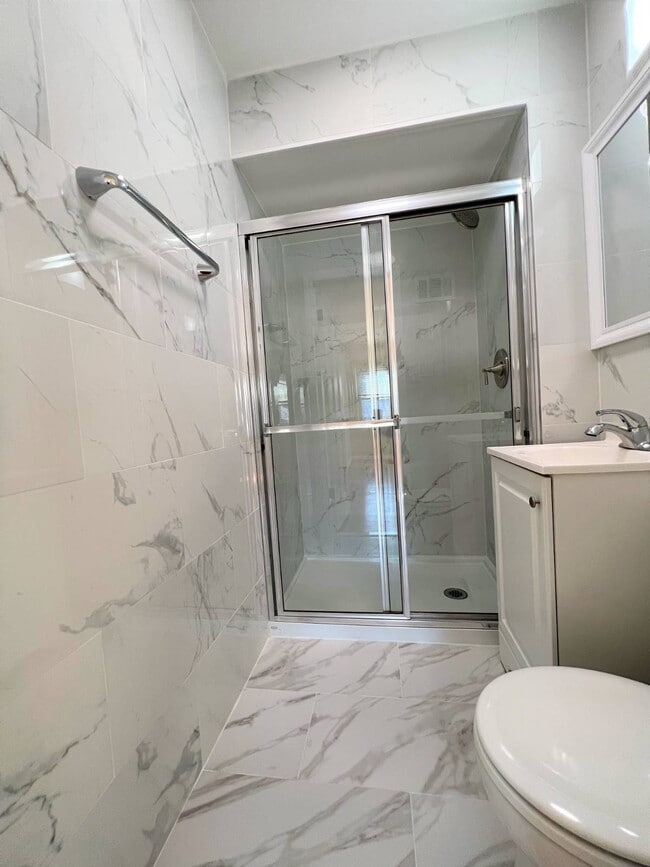 Building Photo - 15-28-28 Parsons Blvd