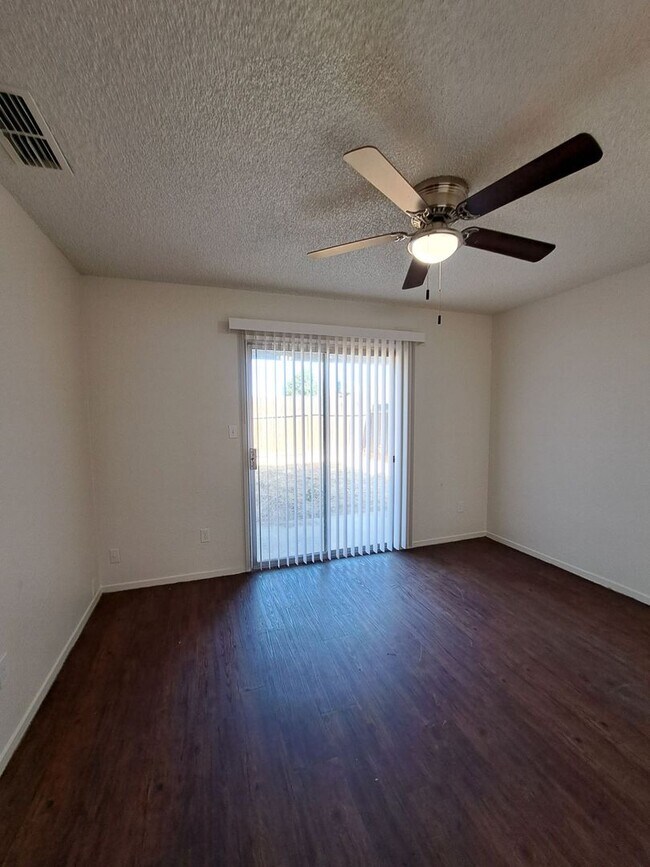 Building Photo - Central Unified District 3-bedroom 2-bathr...