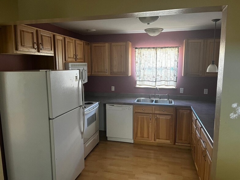 Kitchen - 807 S Main St