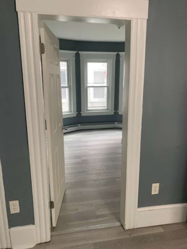 Building Photo - 66 Bell St