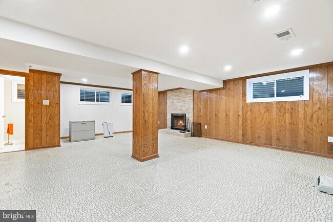 Building Photo - 1830 Clifdale Ct