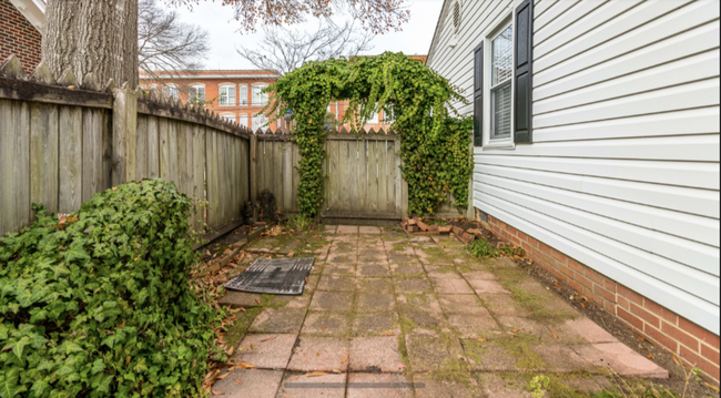Building Photo - 204 N Johnson St