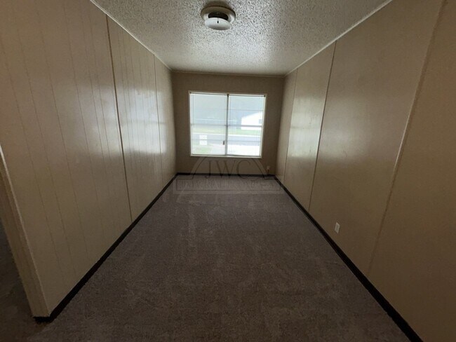 Building Photo - 1302 Becker Dr