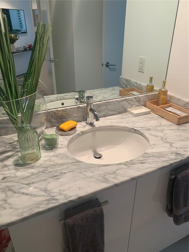 Building Photo - 500 Brickell Ave