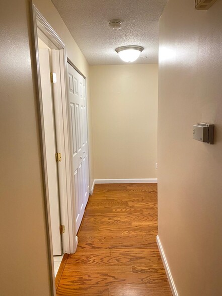 Building Photo - 255 North Rd