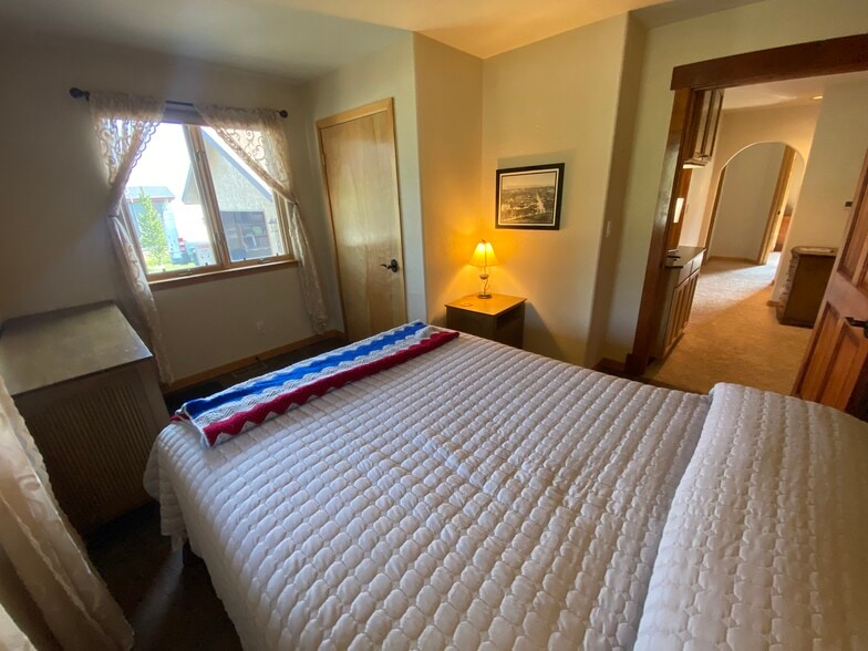 Historical Bedroom - 588 Lake View Cir W