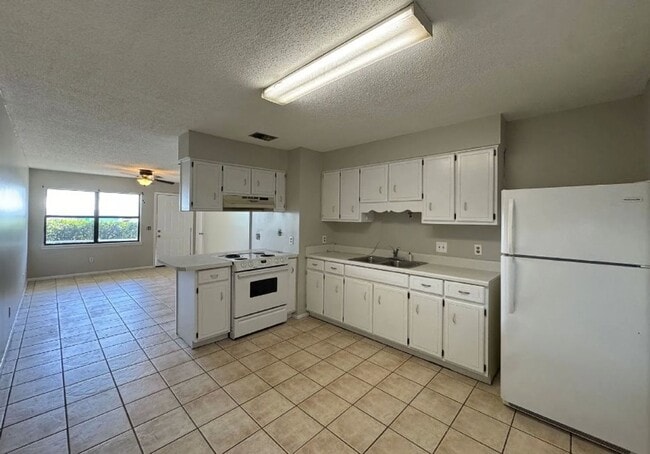 Building Photo - 2716 Banyan St