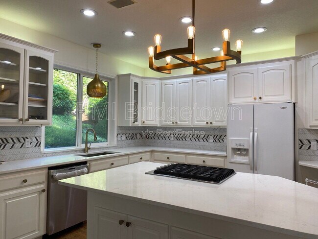 Building Photo - 12805 SE Spring Mountain Dr