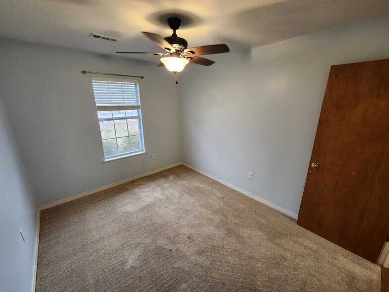 Building Photo - 644 W Oaklawn Dr