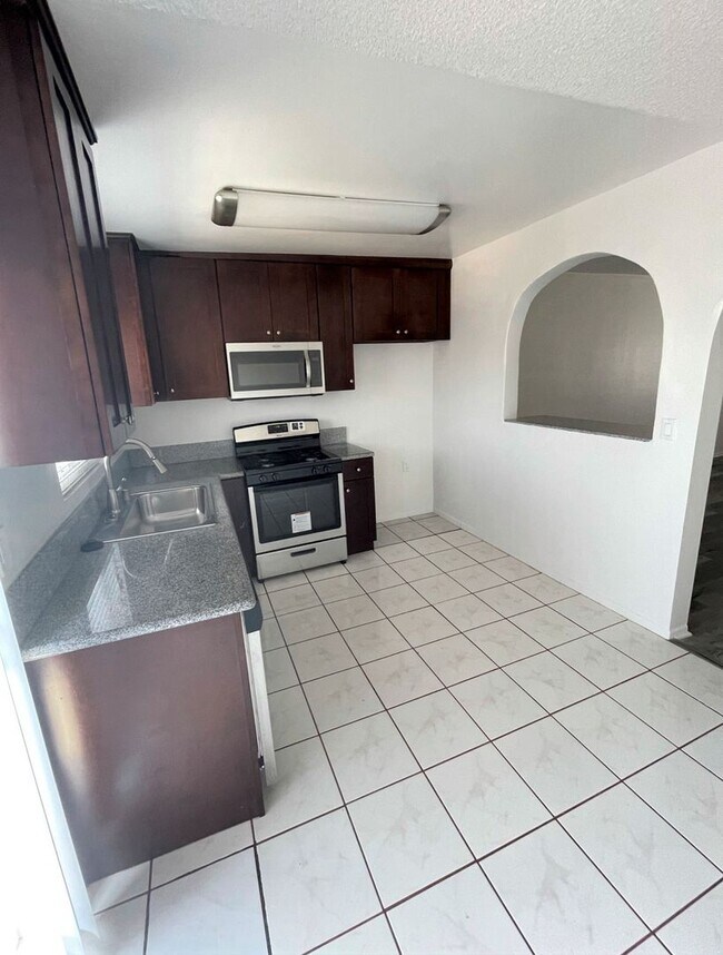 Interior Photo - 271 Parke St