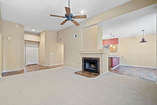 Building Photo - 730 N Northern Vista Pl