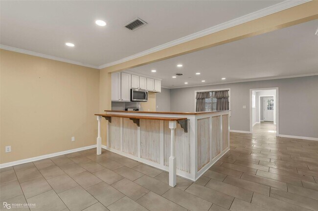 Building Photo - 9346 Shartel Dr