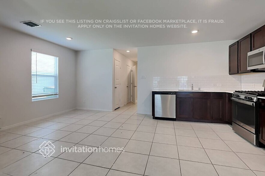 Building Photo - 3018 Wallace Wls Ct