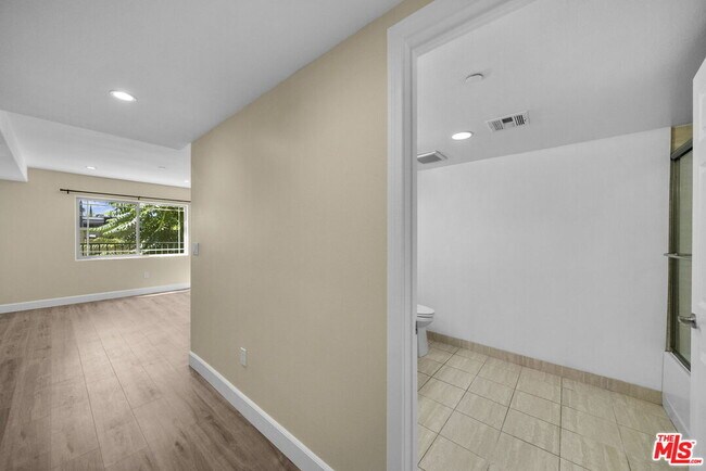 Building Photo - 5315 Bellingham Ave