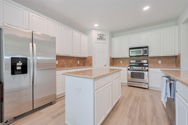 Building Photo - 14 Sprite Woods Pl