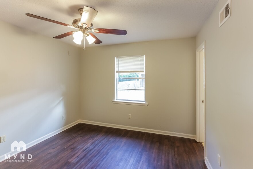 Building Photo - 2975 Fairlane Dr