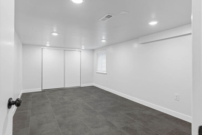 Building Photo - 3 Bed, 2 Bath, 1 Office/Guest - Fully Renovated Midtown Home