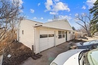 Building Photo - 305 Maplewood Dr