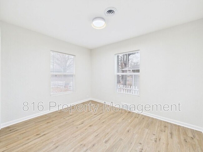 Building Photo - 11211 Corrington Ave