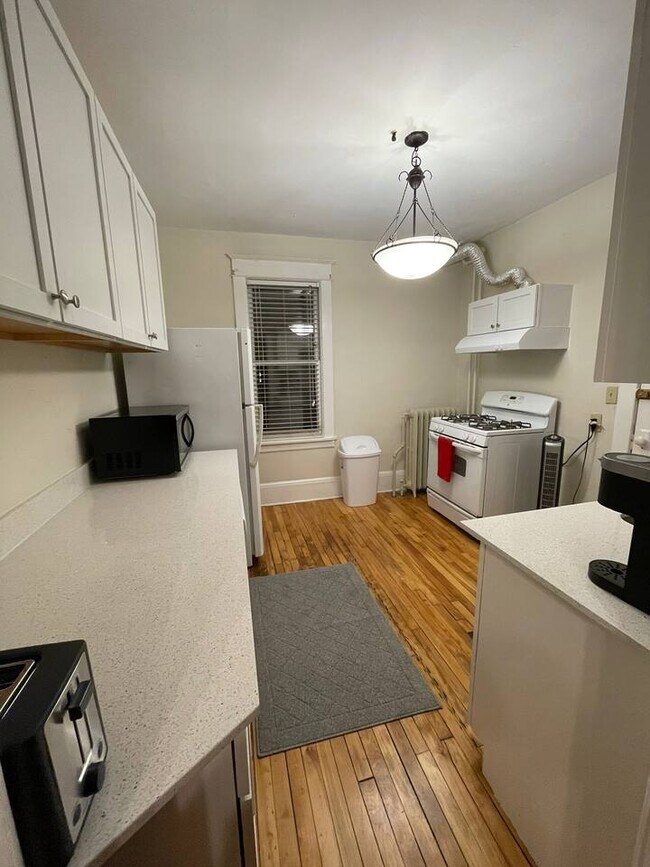 Building Photo - 1610 Selby Ave