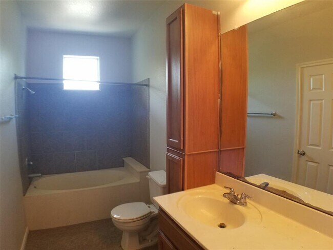 Building Photo - 2500 Allred Dr