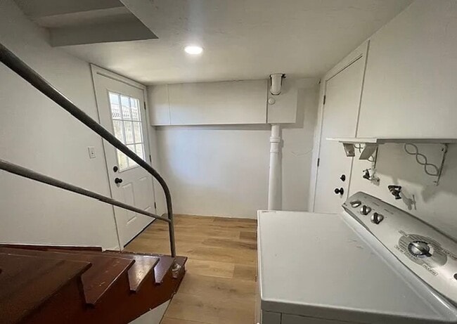 Building Photo - Ideal Single apartment