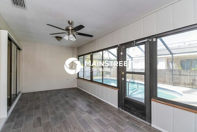 Building Photo - 2 Bedroom Pet-Friendly Home in Venice, FL with Main Street Renewal