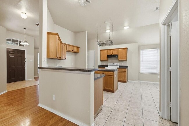 Building Photo - 100 Oak Hollow Ln