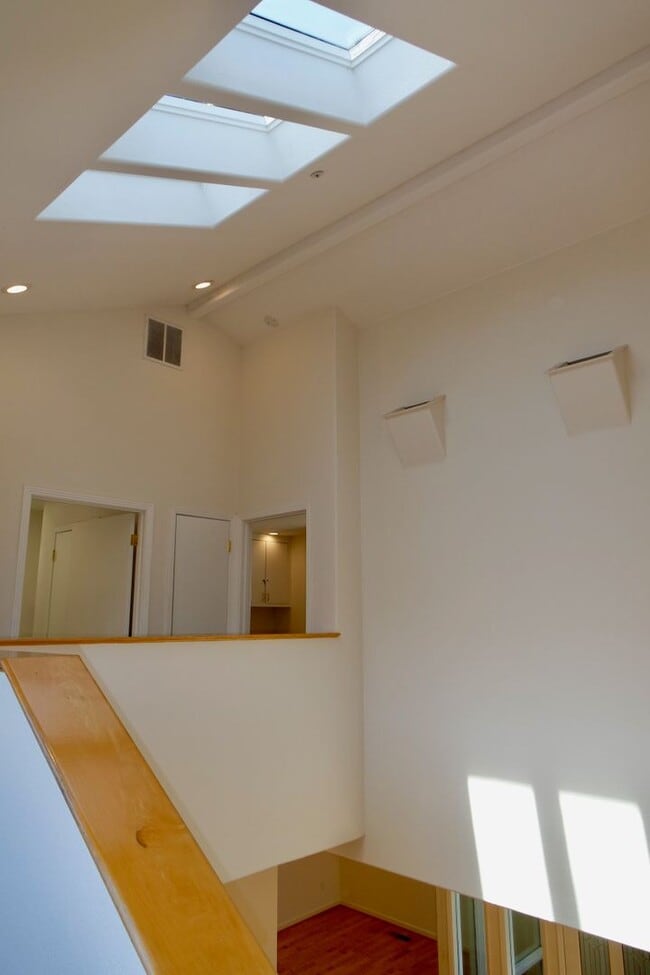 Building Photo - Downtown Los Altos