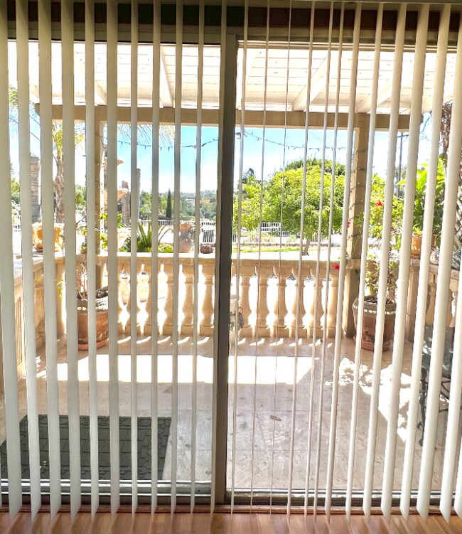 Building Photo - 3708 Linda Vista Dr