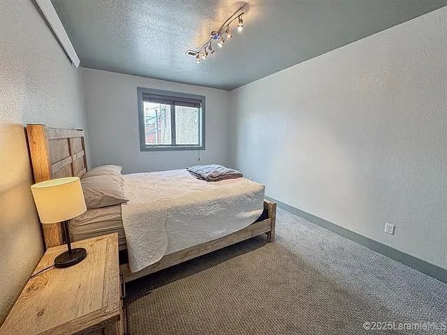 Building Photo - 206 S 2nd St