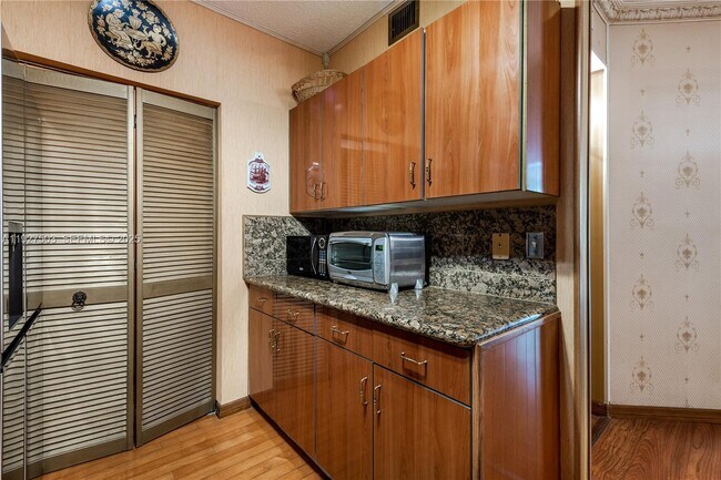 Building Photo - 19601 E Country Club Dr