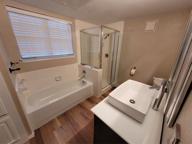 Building Photo - 15221 Berry Trail