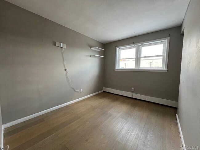 Building Photo - 1313 Jericho Tpke