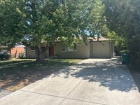 Building Photo - Updated 4 Bed Home with Finished Basement, Central A/C & Fenced Yard in Lakewood!